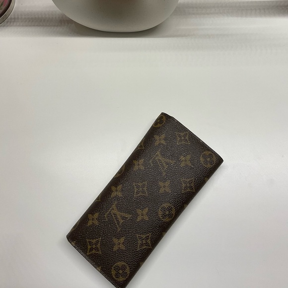 Medium size Emilie LV wallet in good condition. - Picture 5 of 5